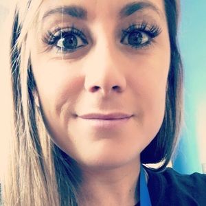 Meet your Posher, Aprille